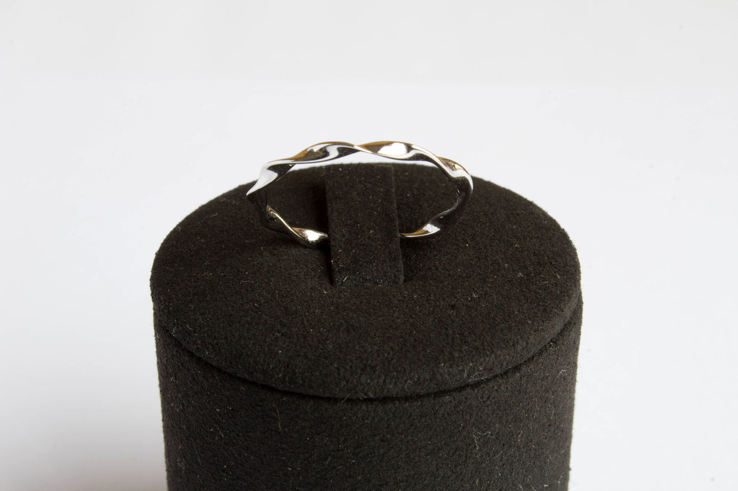 Anel em Prata 925, Design Entrelaçado Elegante