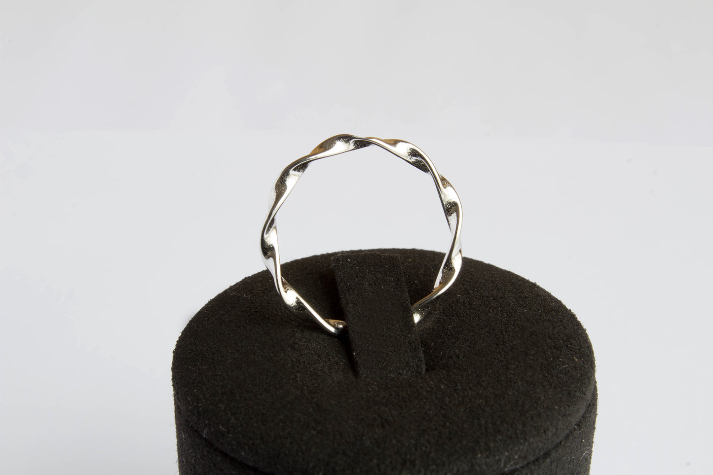 Anel em Prata 925, Design Entrelaçado Elegante